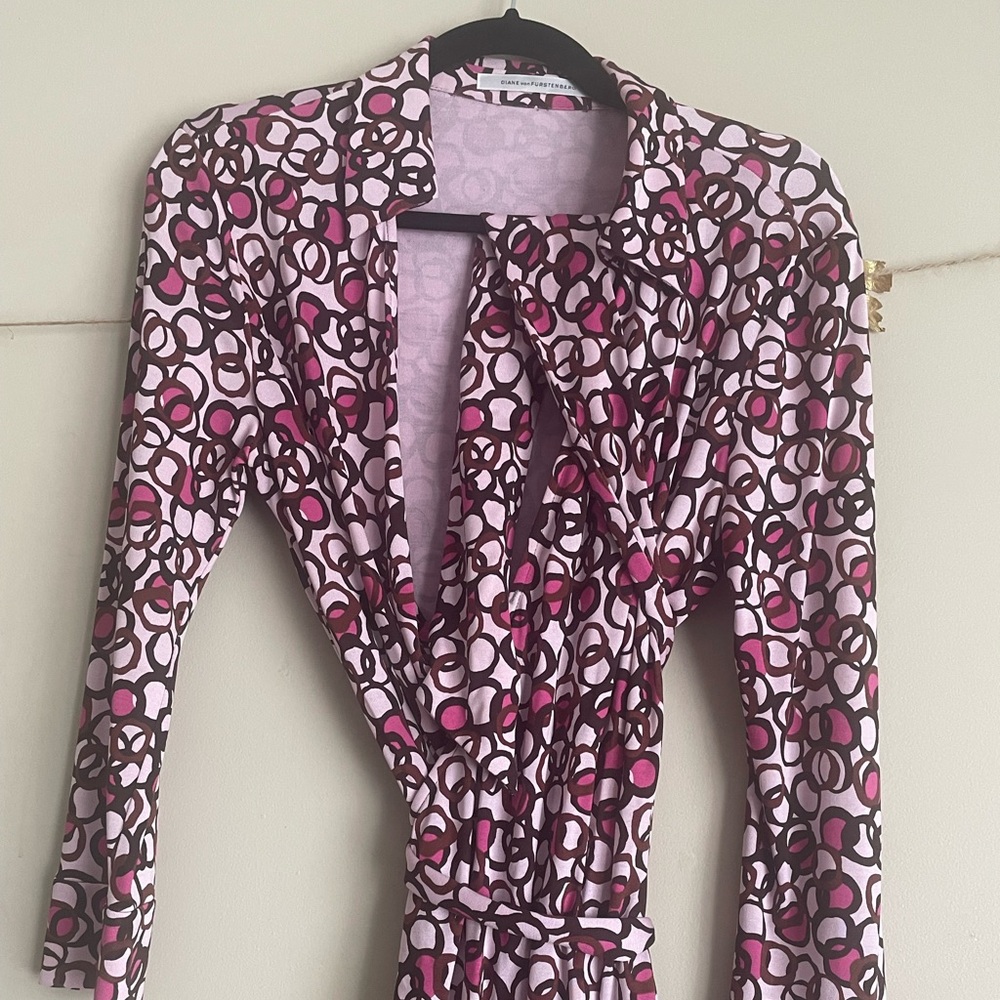 Diane Von Furstenberg Justin Silk Jersey Wrap Dress in Pink & Brown Circles - Picture 11 of 12